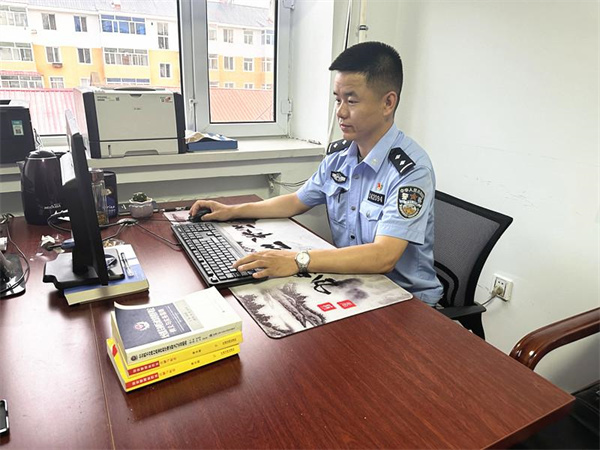 马文超：热血铸就警徽荣耀 唯有热爱方能坚守