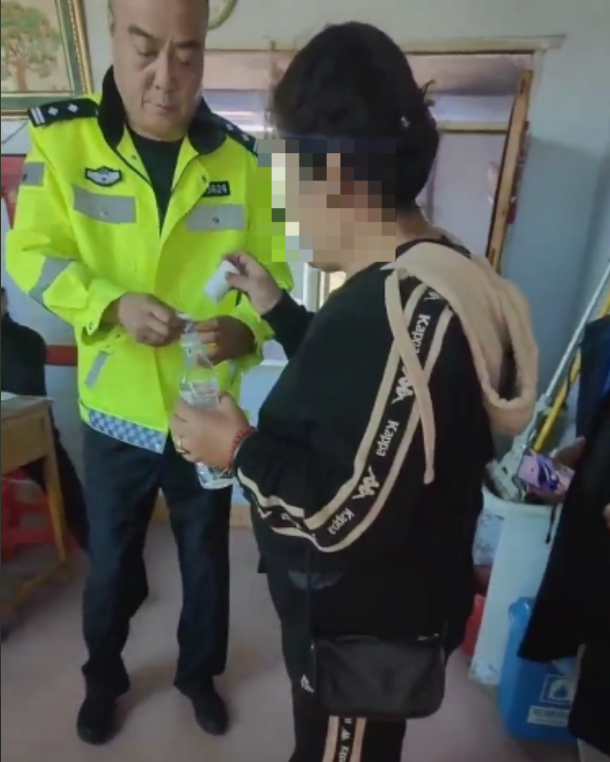 辽宁盘锦交警国庆假期全力护航群众安全出行