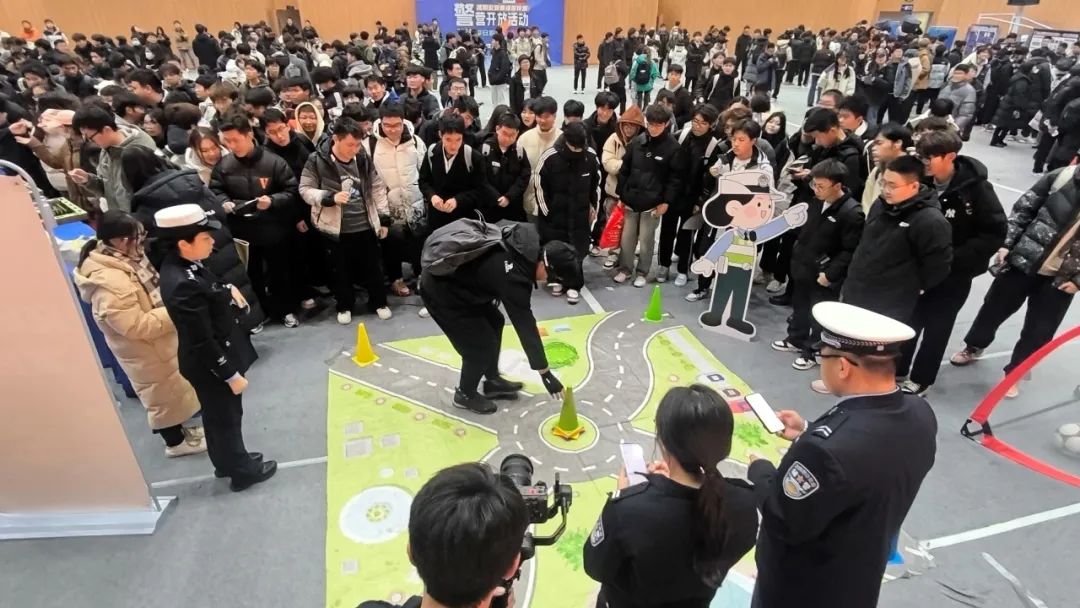 辽宁沈阳公安开展法治宣传进校园活动