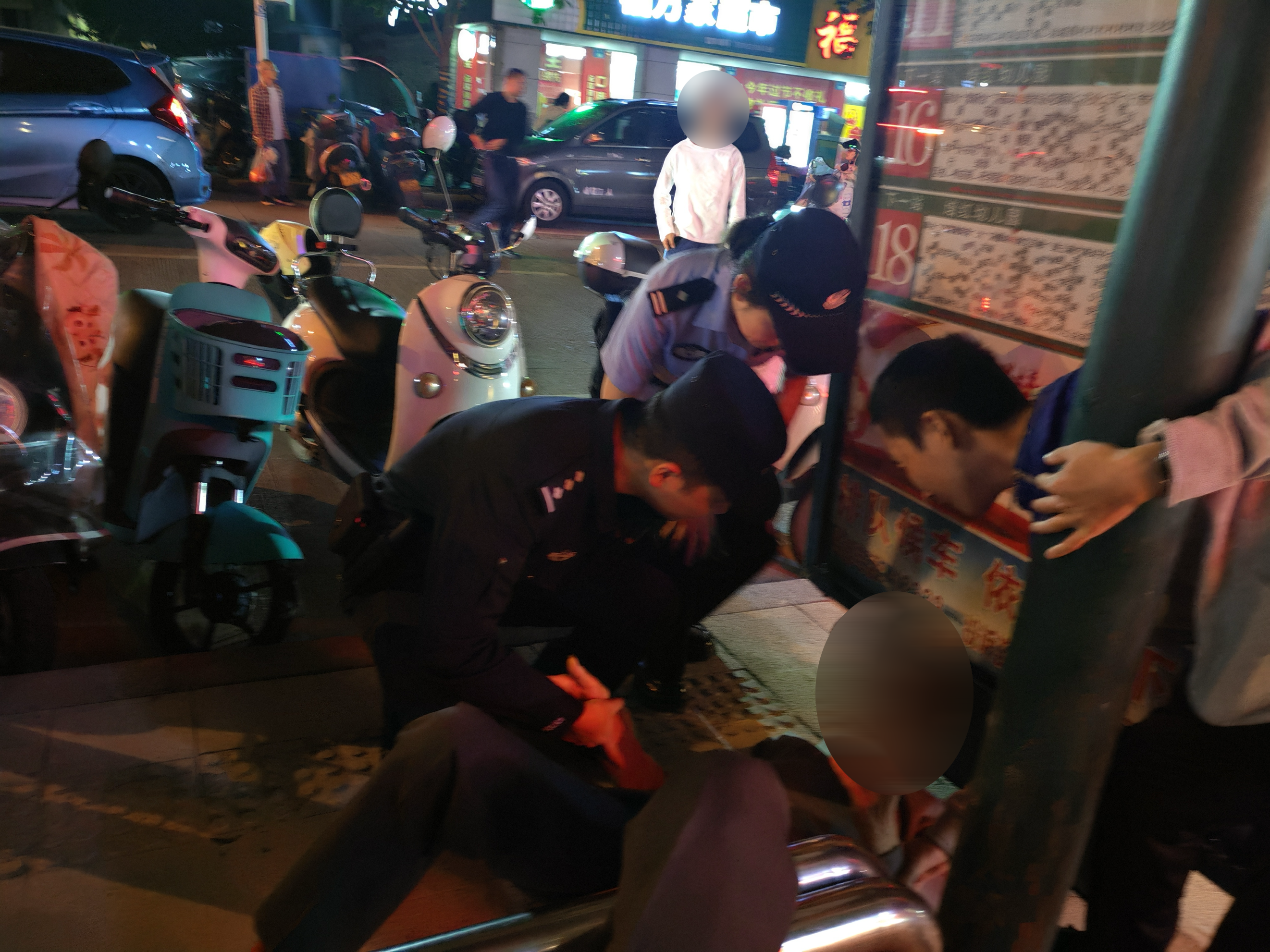 刘祠堂背救助摔倒老人.png 刘祠堂背救助摔倒老人.png