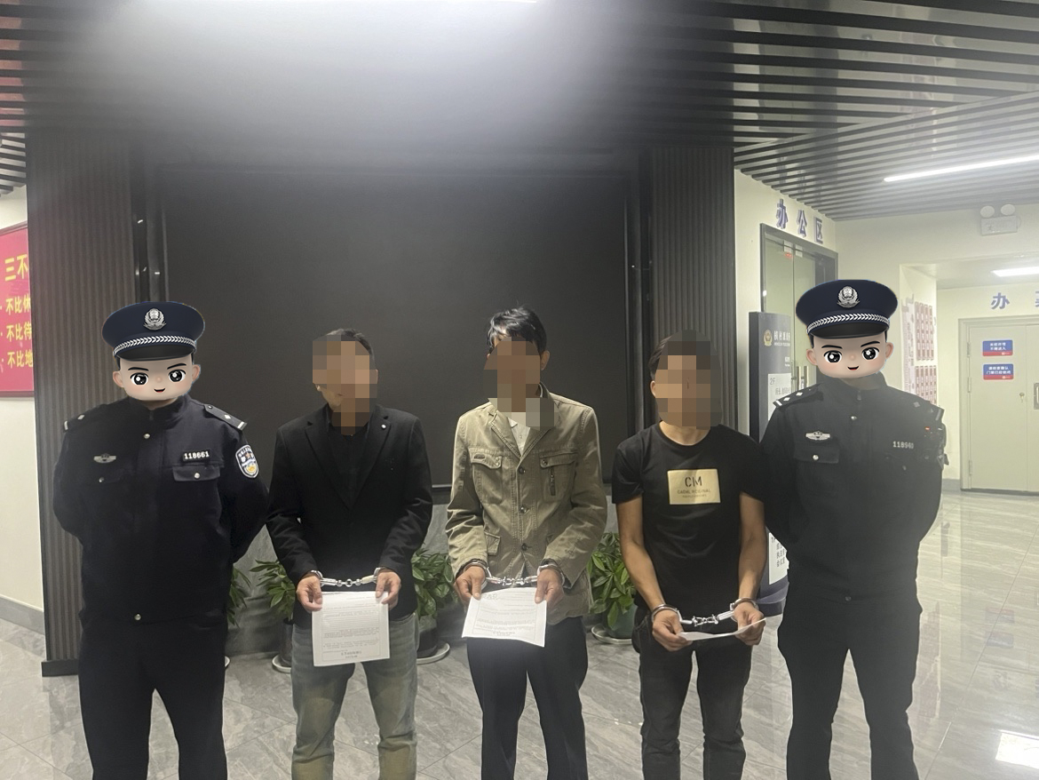 浙江桐庐：开着铲车去盗窃，只因它太好看？