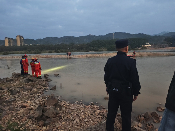 浙江丽水：民警连续暖心帮助群众受点赞