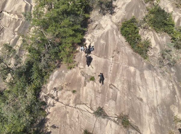 温州龙湾公安3小时救助2起登山被困人员，“飞龙救援队”忙飞起来了