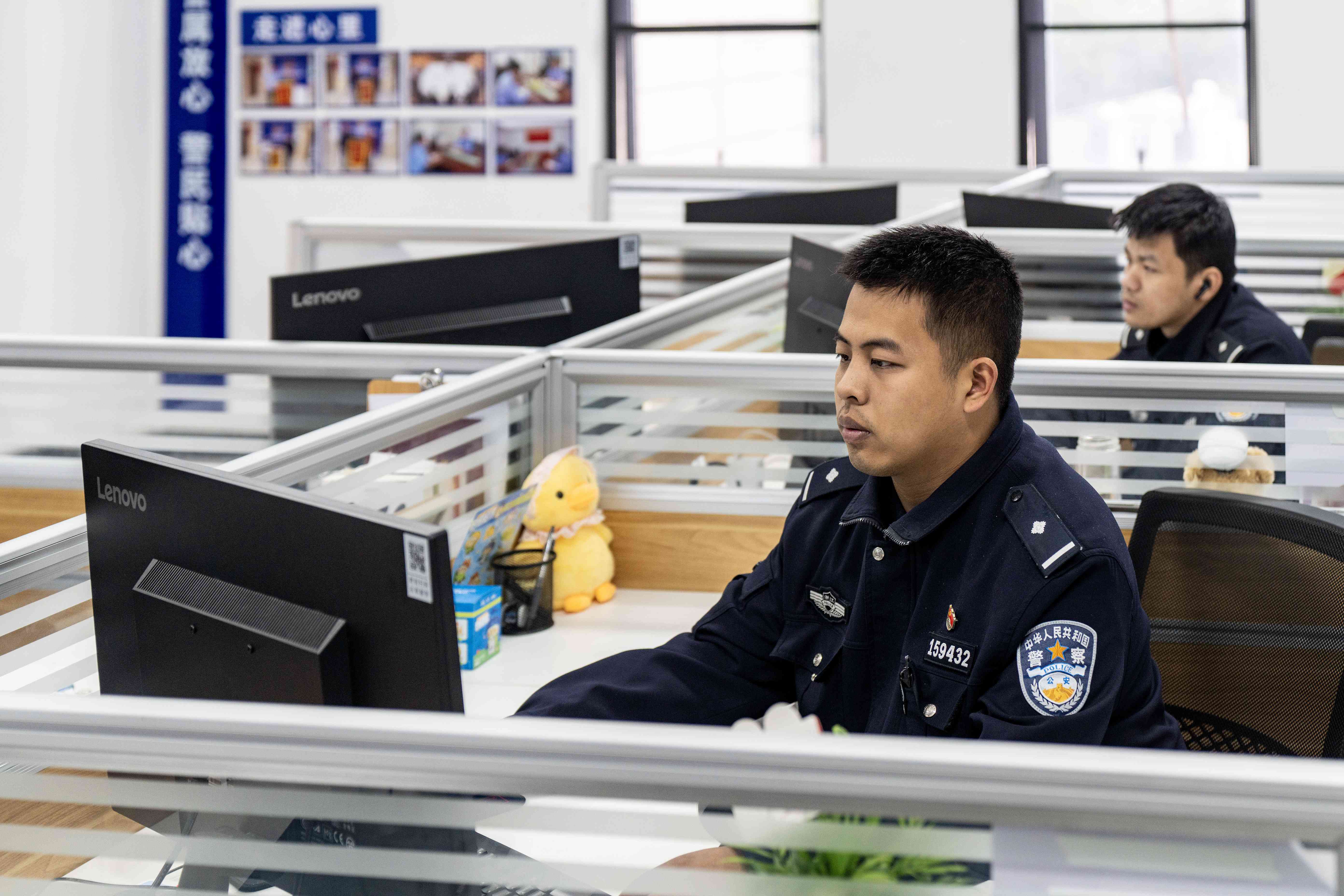 办公照片相机拍.jpg 办公照片相机拍.jpg