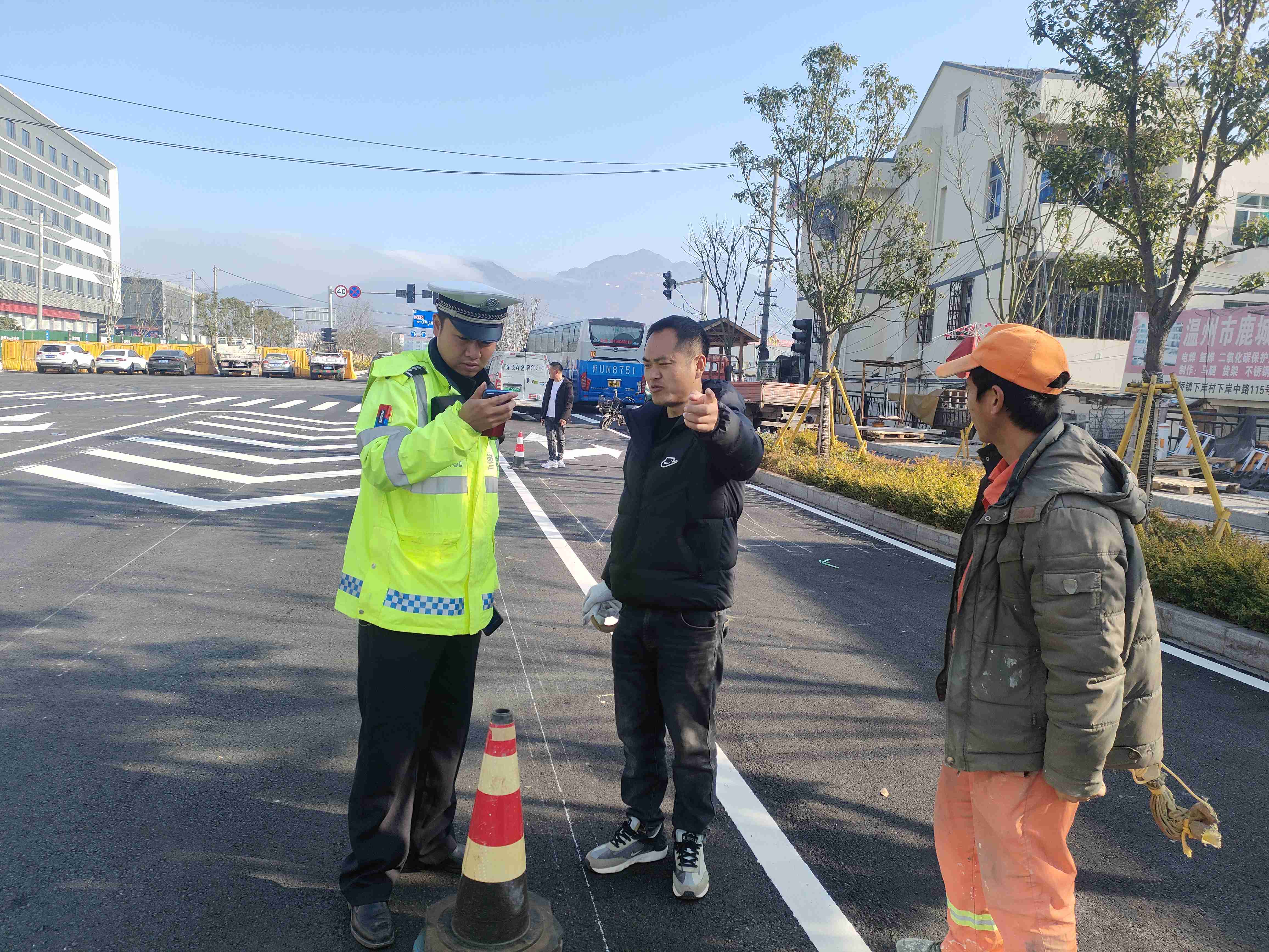 市场交通秩序施工.jpg 市场交通秩序施工.jpg