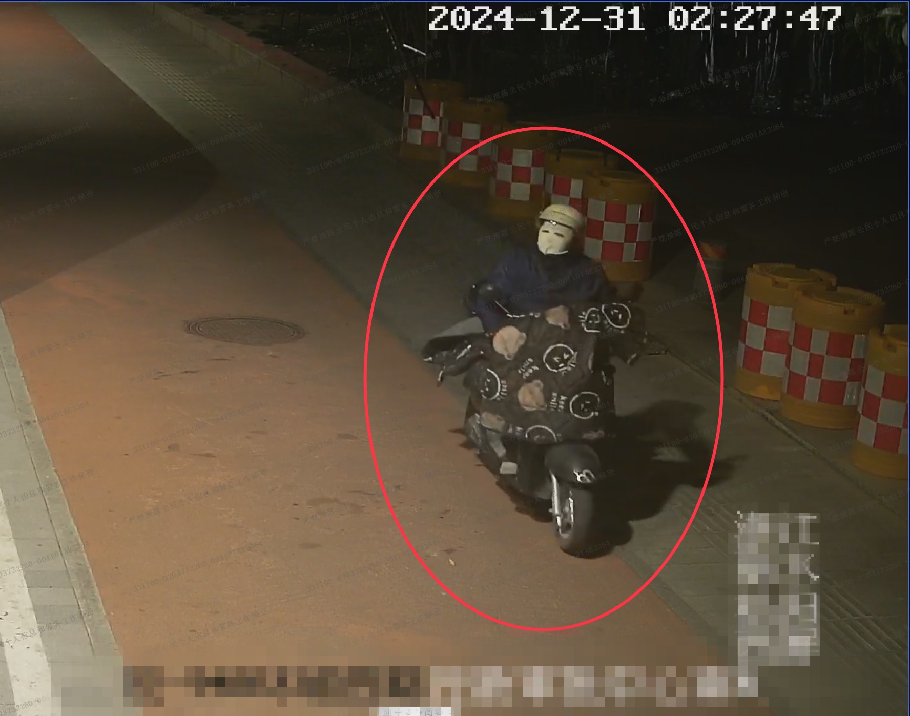 3被拍下蒙面正面照片.jpg 3被拍下蒙面正面照片.jpg