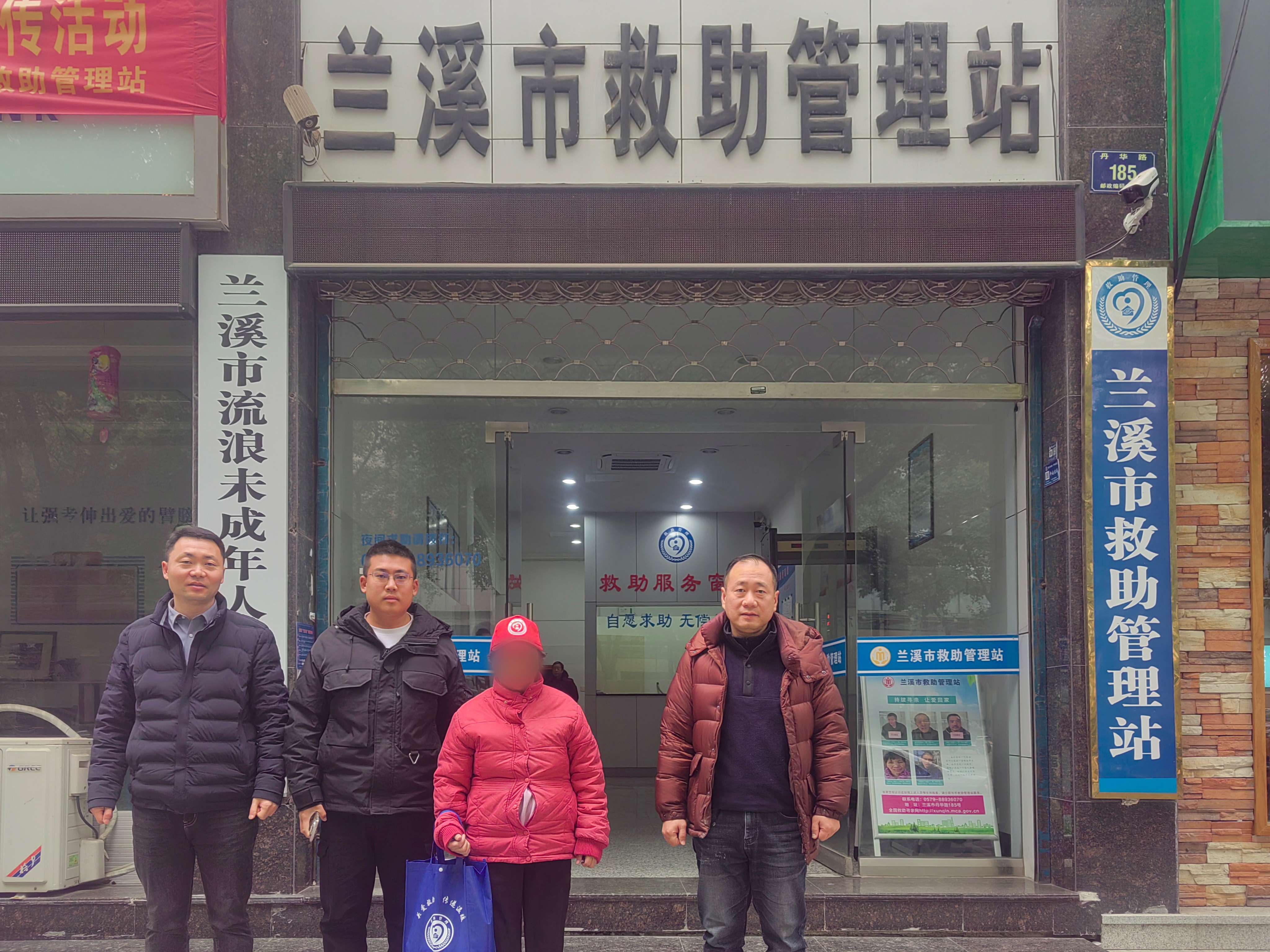 广东省救助站和兰溪市救助站工作人员合影.jpg