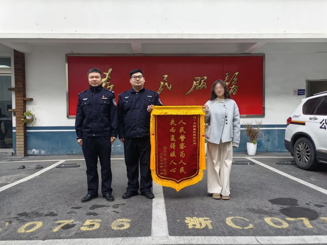 锦旗1.jpg 锦旗1.jpg