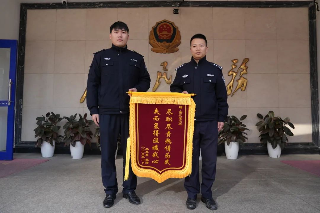 锦旗2.jpg 锦旗2.jpg