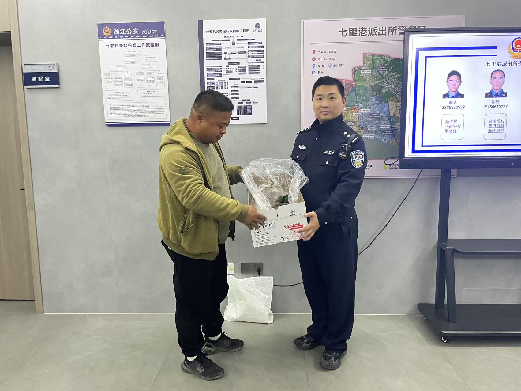 合影.jpg 合影.jpg