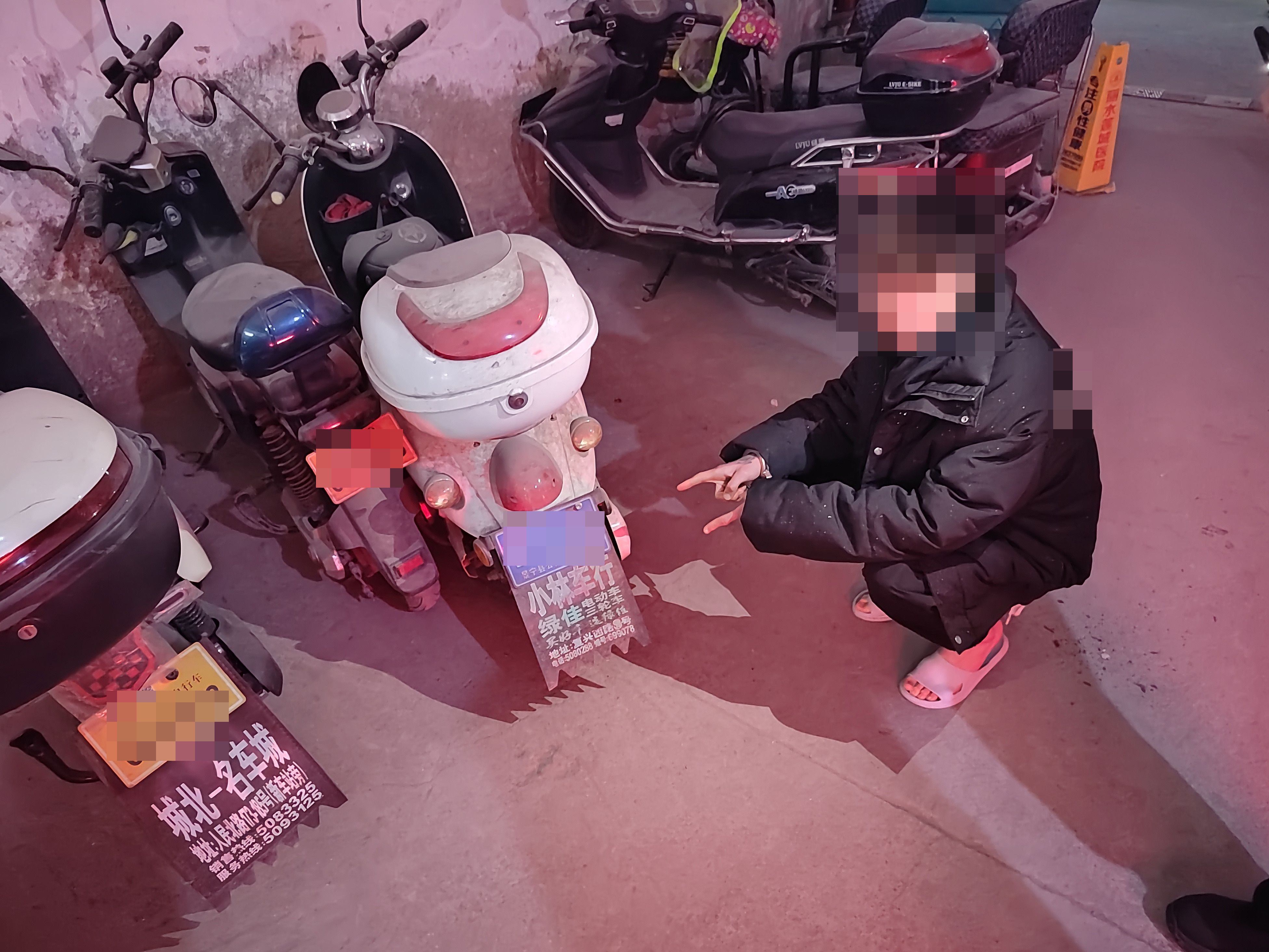 浙江景宁：男子专挑“积灰车”下手 结果还是栽了
