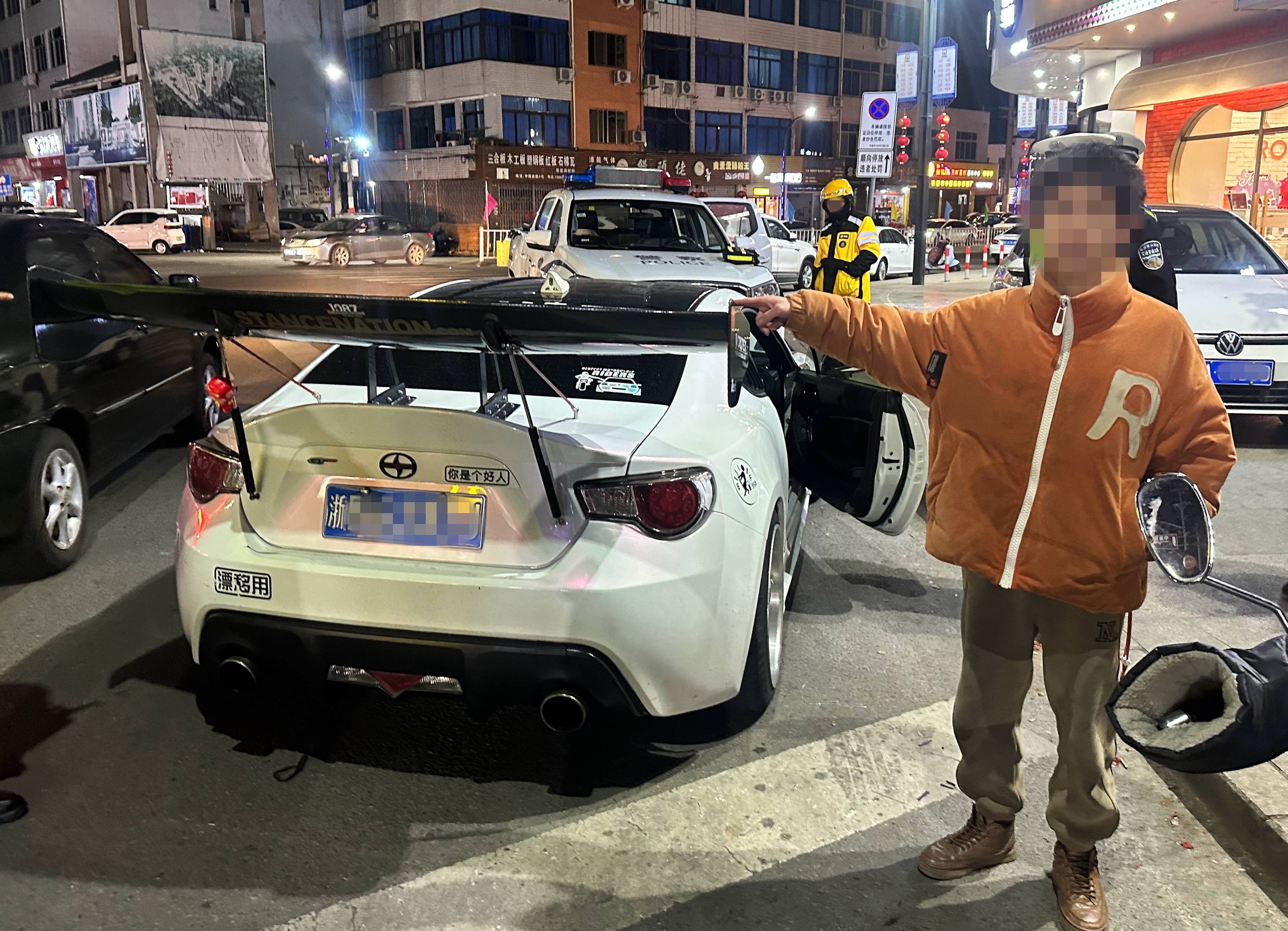 执法现场 (1).jpg 执法现场 (1).jpg
