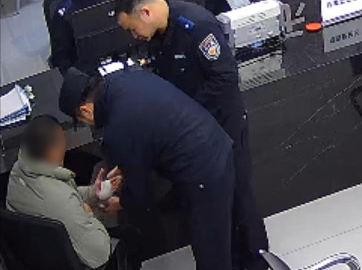 包扎、消毒2.jpg 包扎、消毒2.jpg