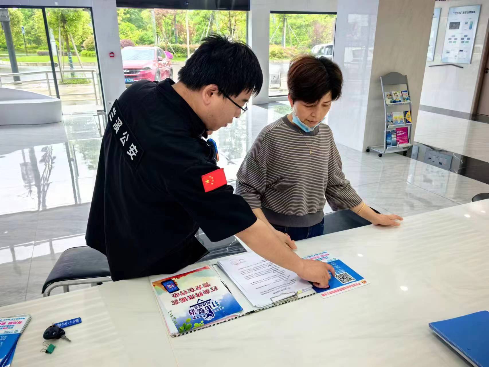 市民体验智慧服务.jpg 市民体验智慧服务.jpg