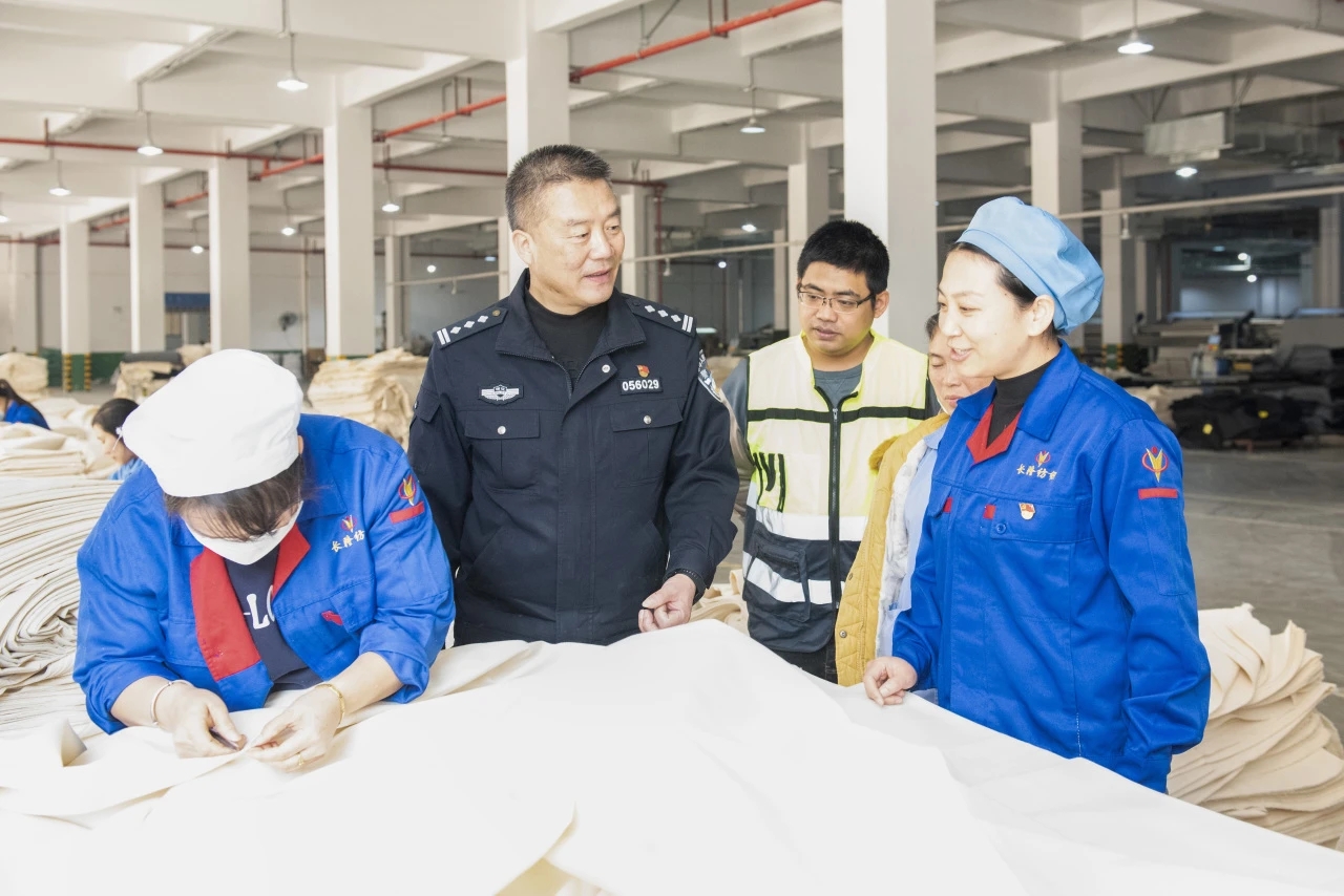 知识产权警务联络官开展企业走访.jpg 知识产权警务联络官开展企业走访.jpg