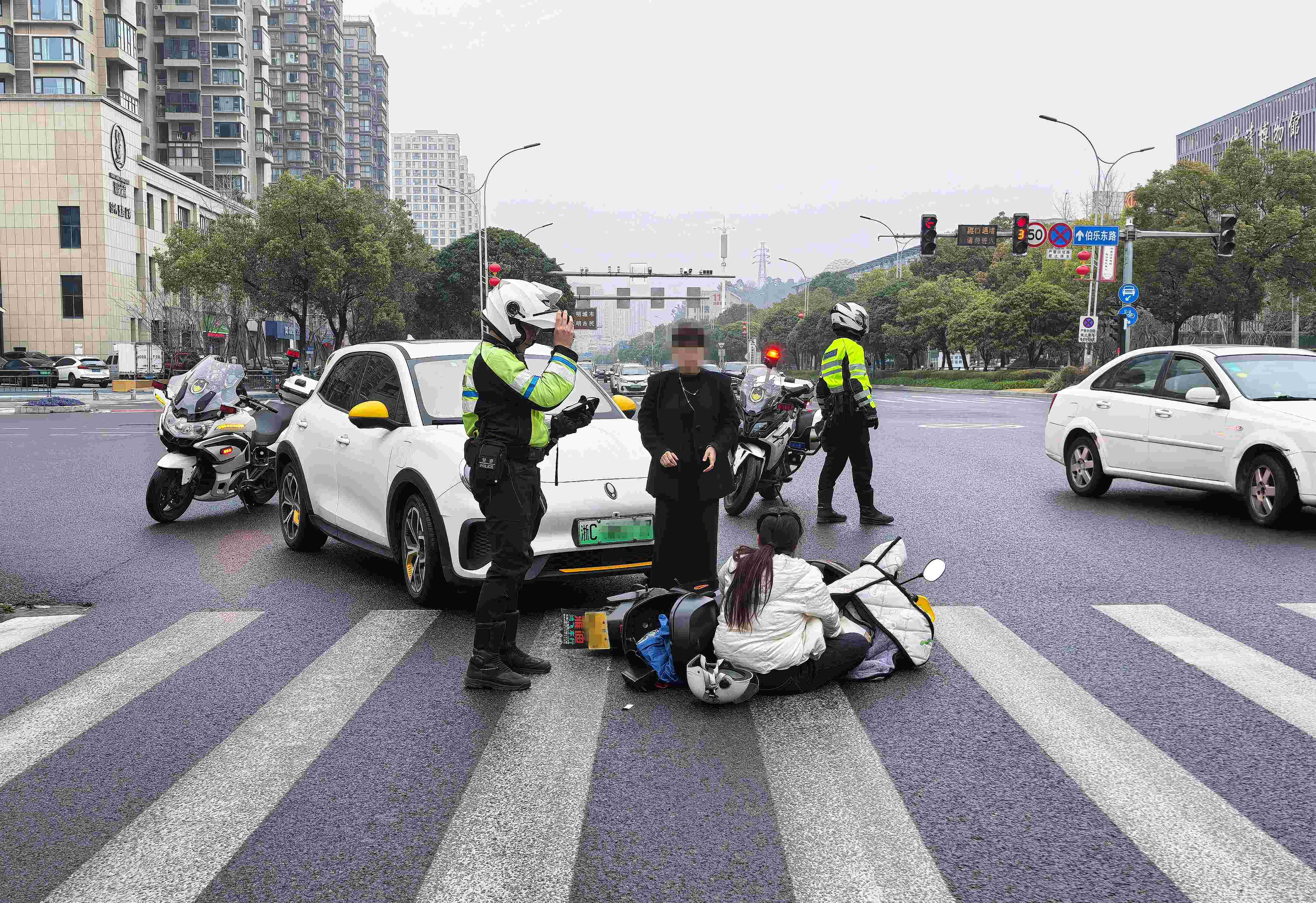 事故现场 (1).jpg 事故现场 (1).jpg