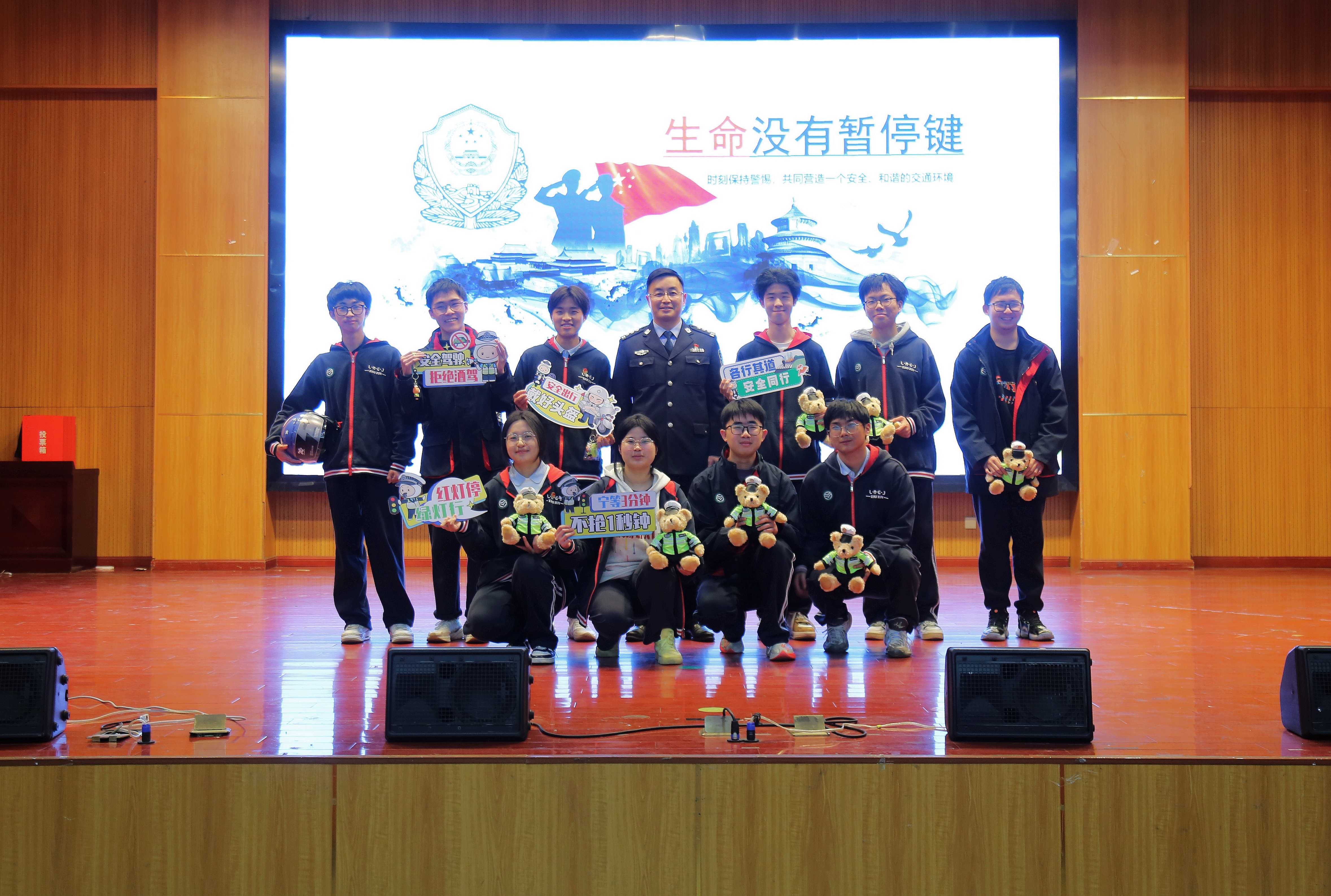 活动合照.jpg 活动合照.jpg