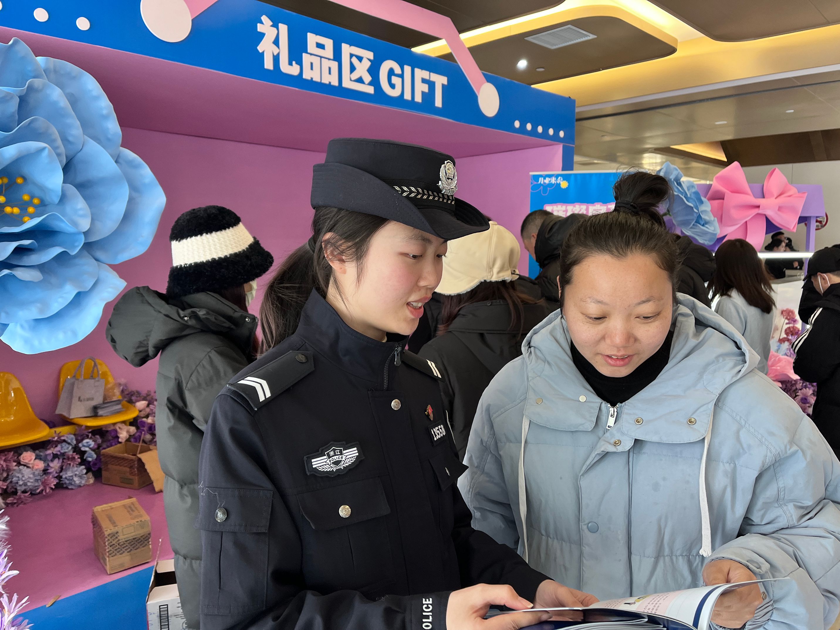 浙江乐清：反诈护“芳华”，做她们的护“花”使者