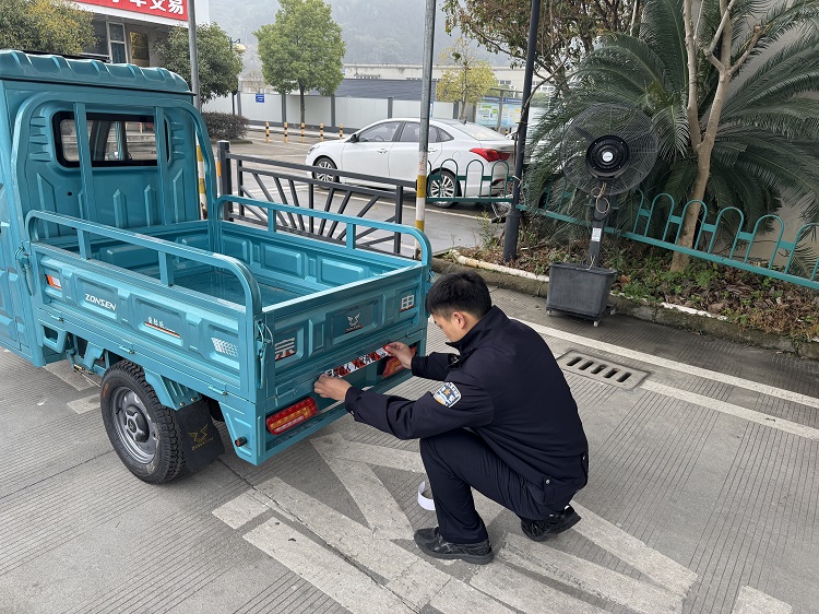 浙江青田：小小反光条，照亮平安路