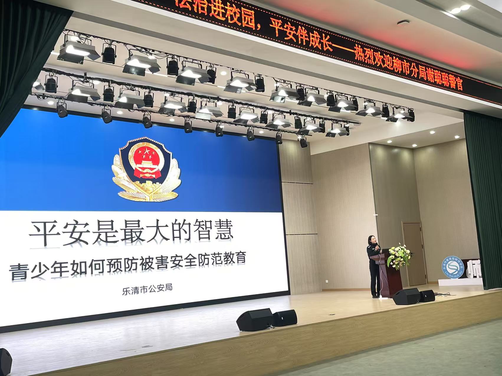 上课照片.jpg 上课照片.jpg