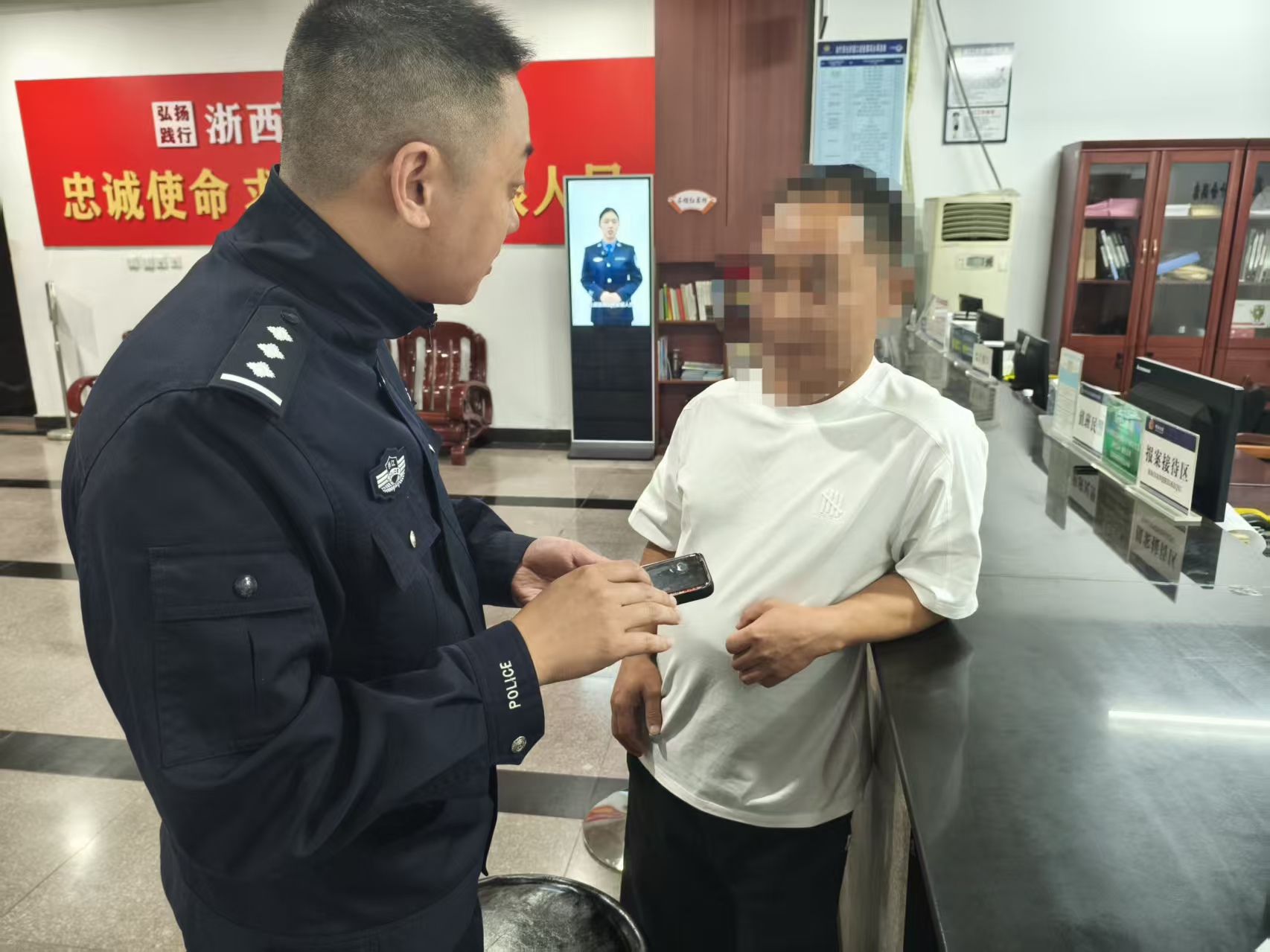 浙江青田：刷单暴富是陷阱 民警按下“止损键”