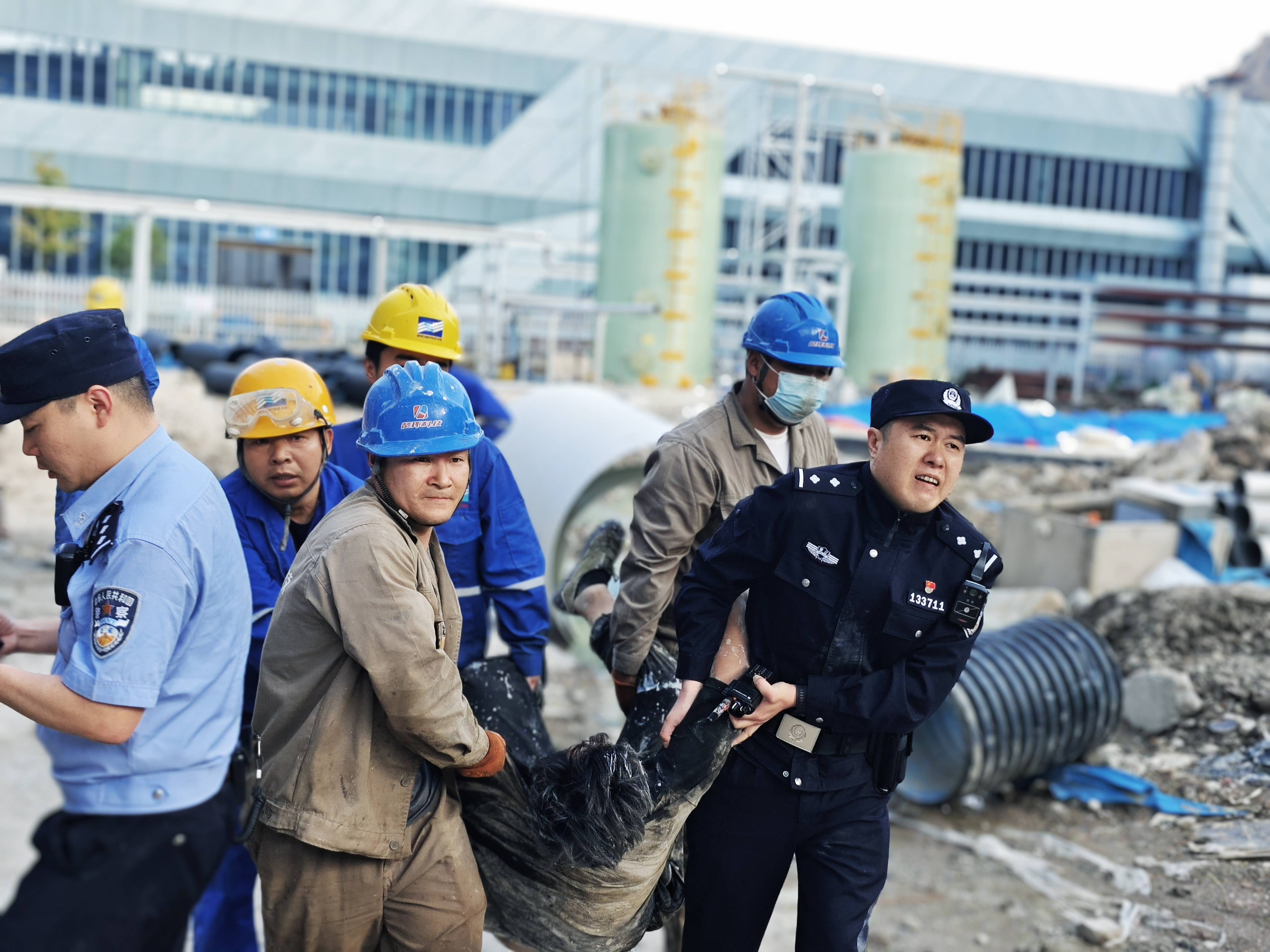 五一假期 浙江龙湾公安开展两场生死营救