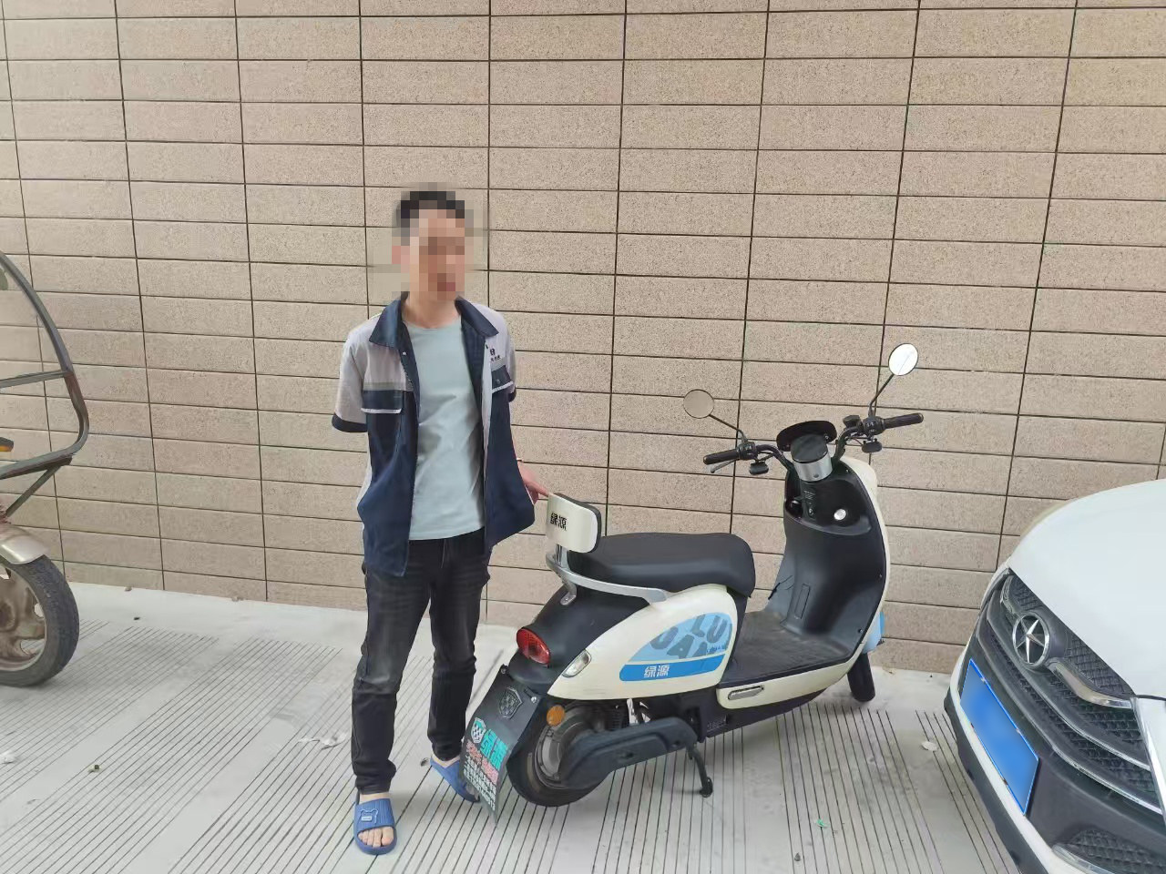嫌疑人.jpg 嫌疑人.jpg