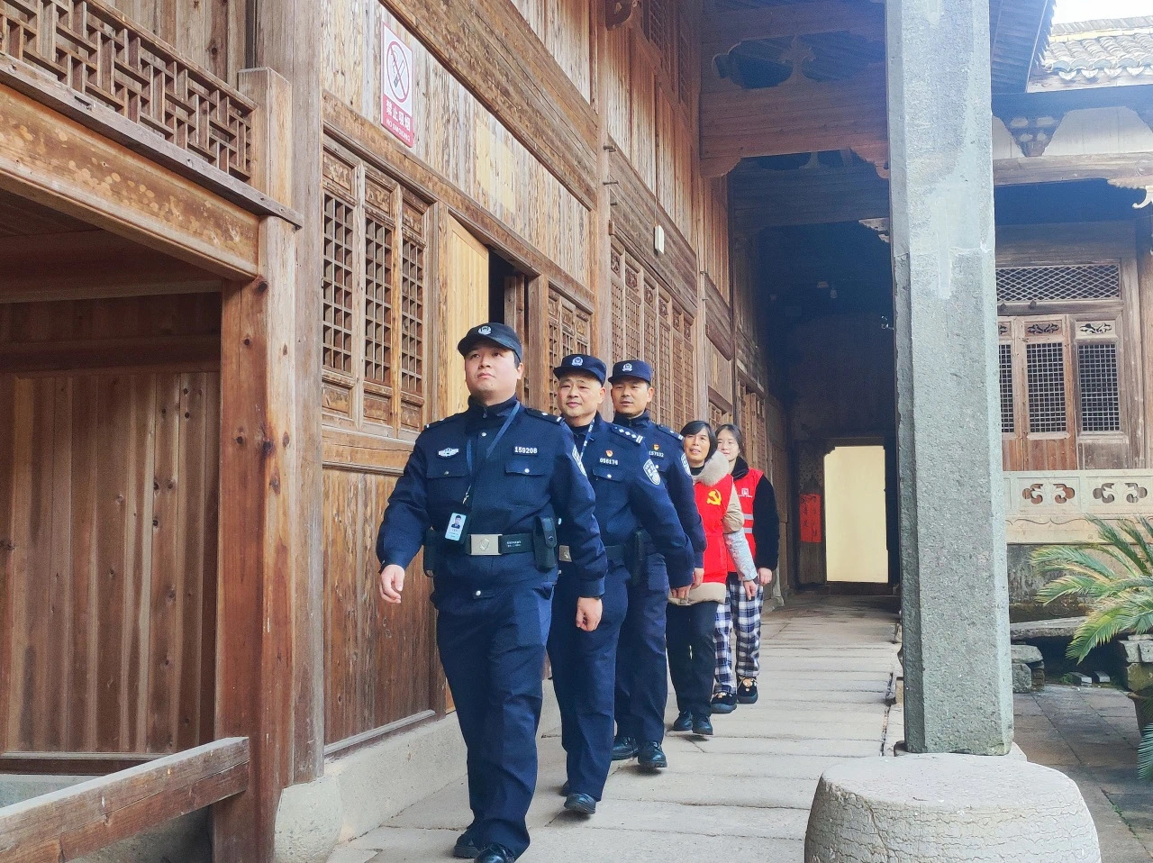 文保警官联合巡逻.JPG