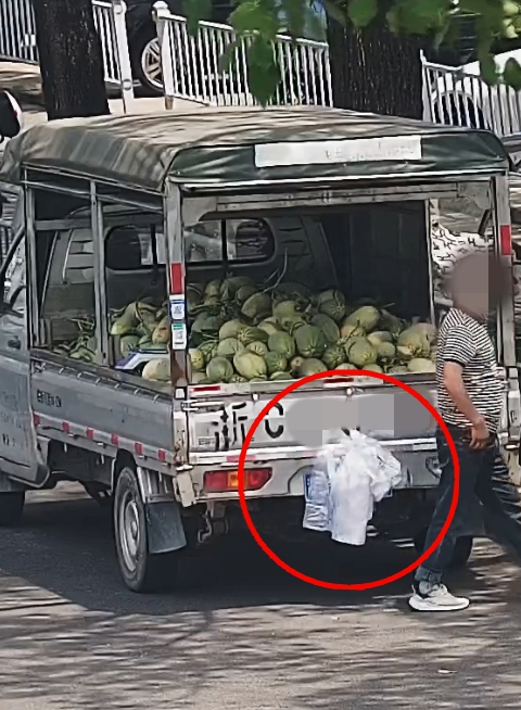 遮挡号牌过程 (1).jpg 遮挡号牌过程 (1).jpg