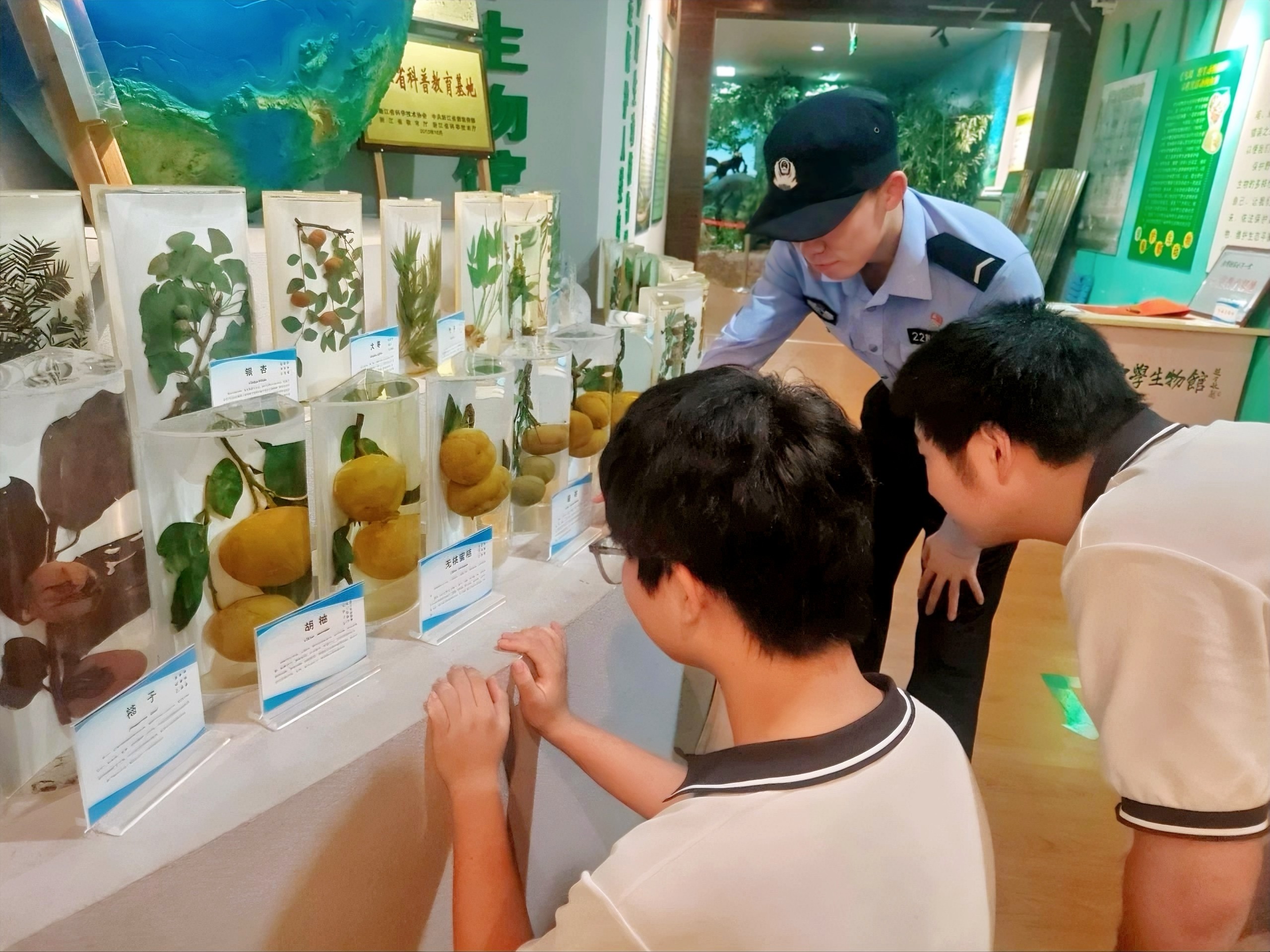 讲解.jpg 讲解.jpg