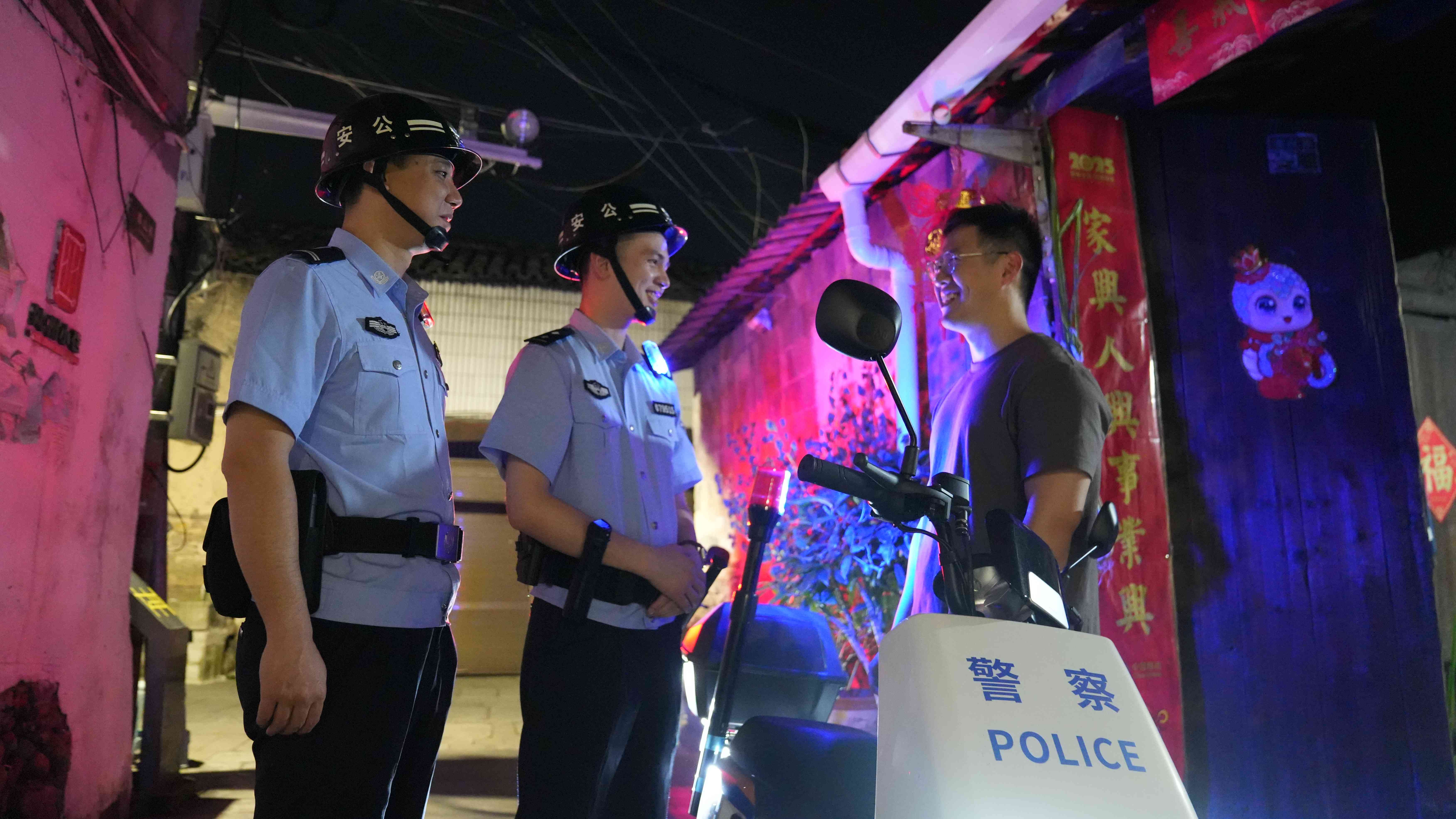 浙江丽水：小巷里的“小象骑警” 万象里的“万巷管家”