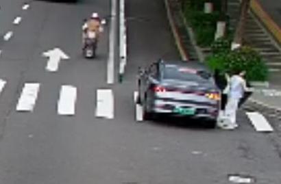 下车.jpg 下车.jpg