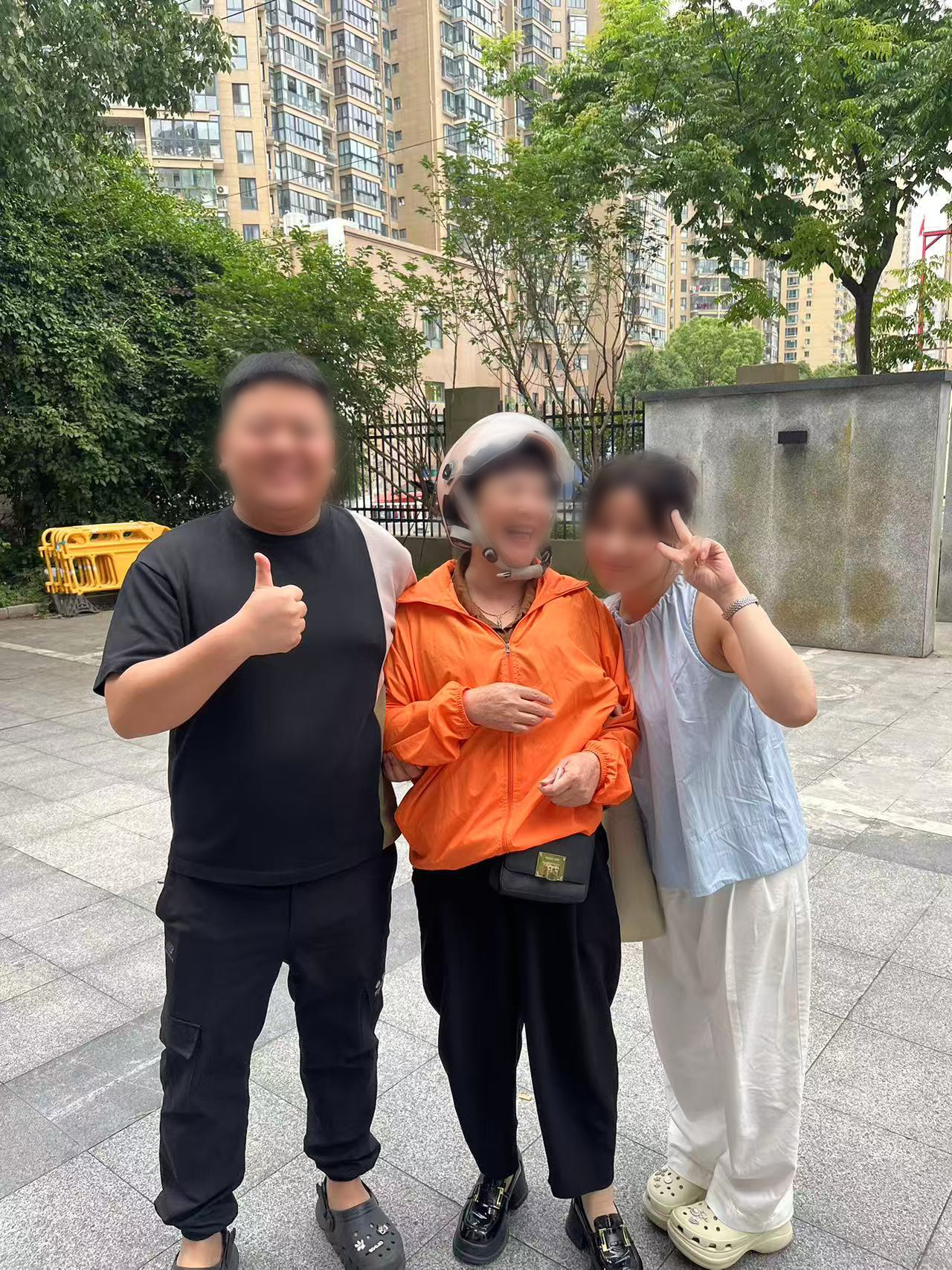 合影1.jpg 合影1.jpg