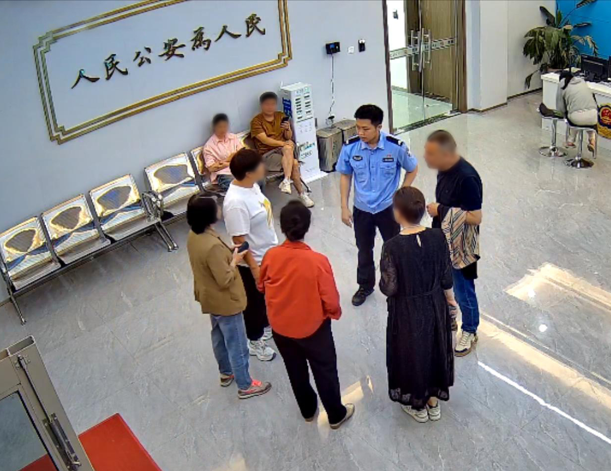 交还手镯.jpg