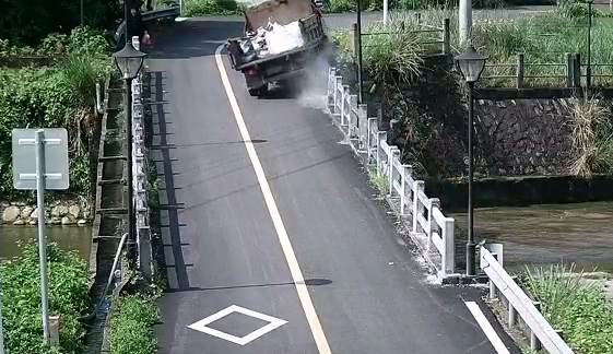 卡车.jpg 卡车.jpg