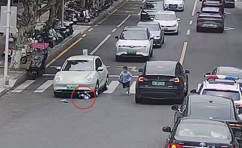 发生碰撞.jpg 发生碰撞.jpg