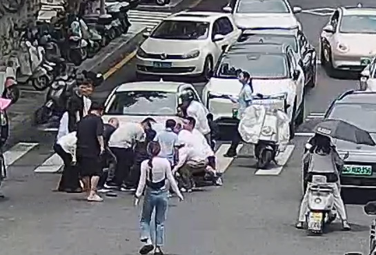 合力救援.jpg 合力救援.jpg