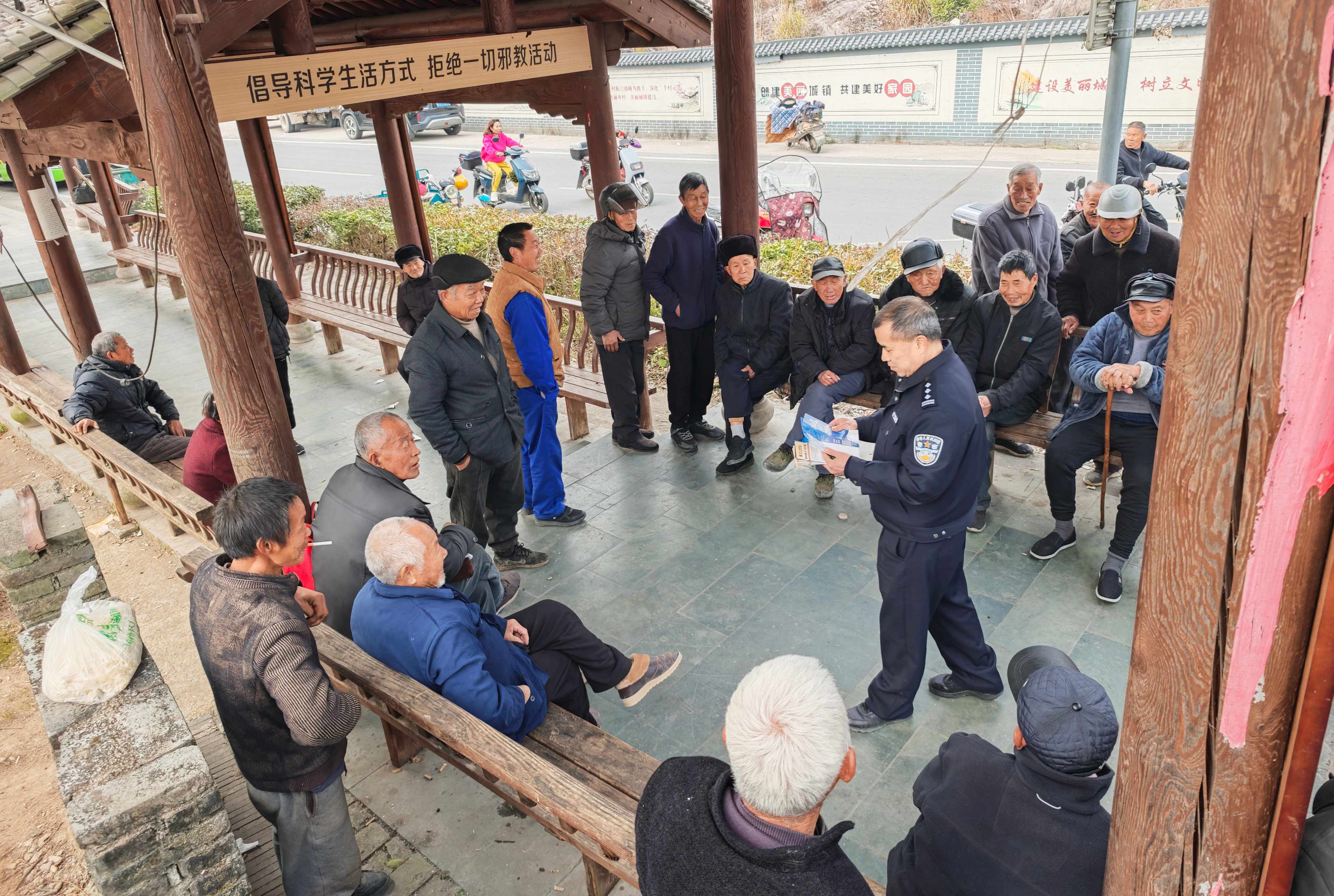 大战 乡朱卫平.jpg 大战 乡朱卫平.jpg