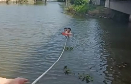 3高敏普跳河救人.jpg 3高敏普跳河救人.jpg