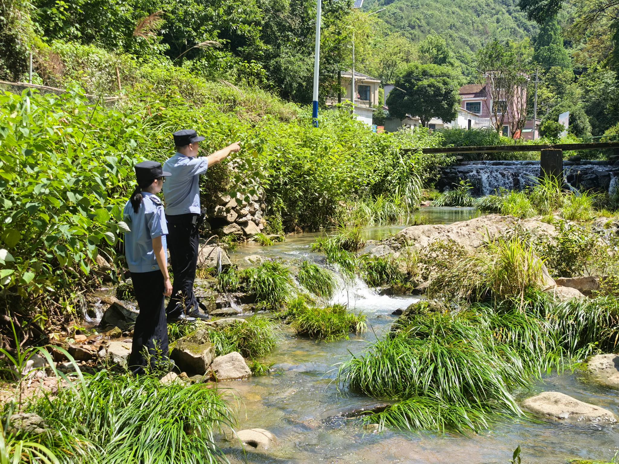 浙江省兰溪市公安局灵洞派出所：青山碧水间的藏蓝守护