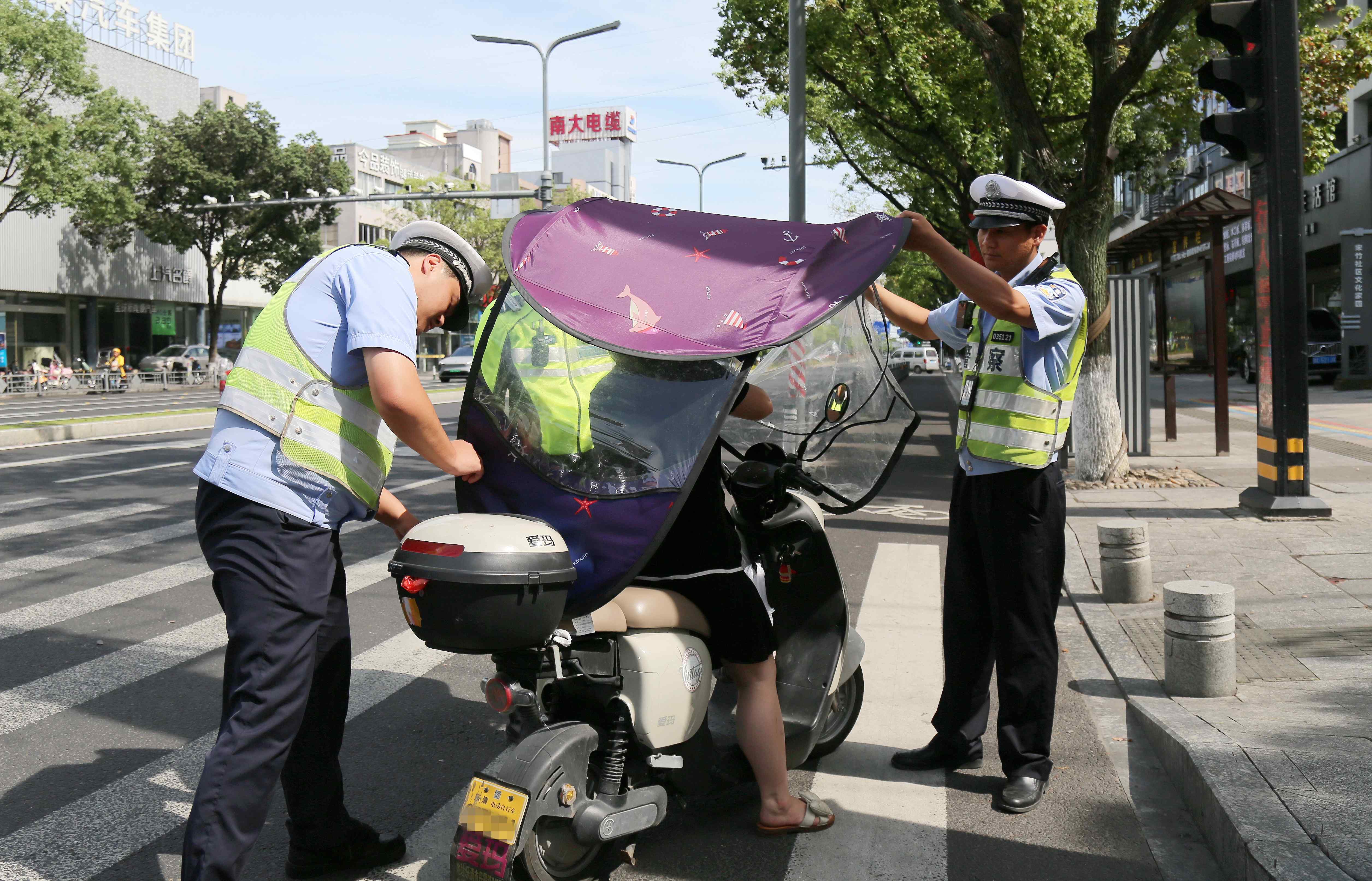 现场照片 (1).jpg 现场照片 (1).jpg