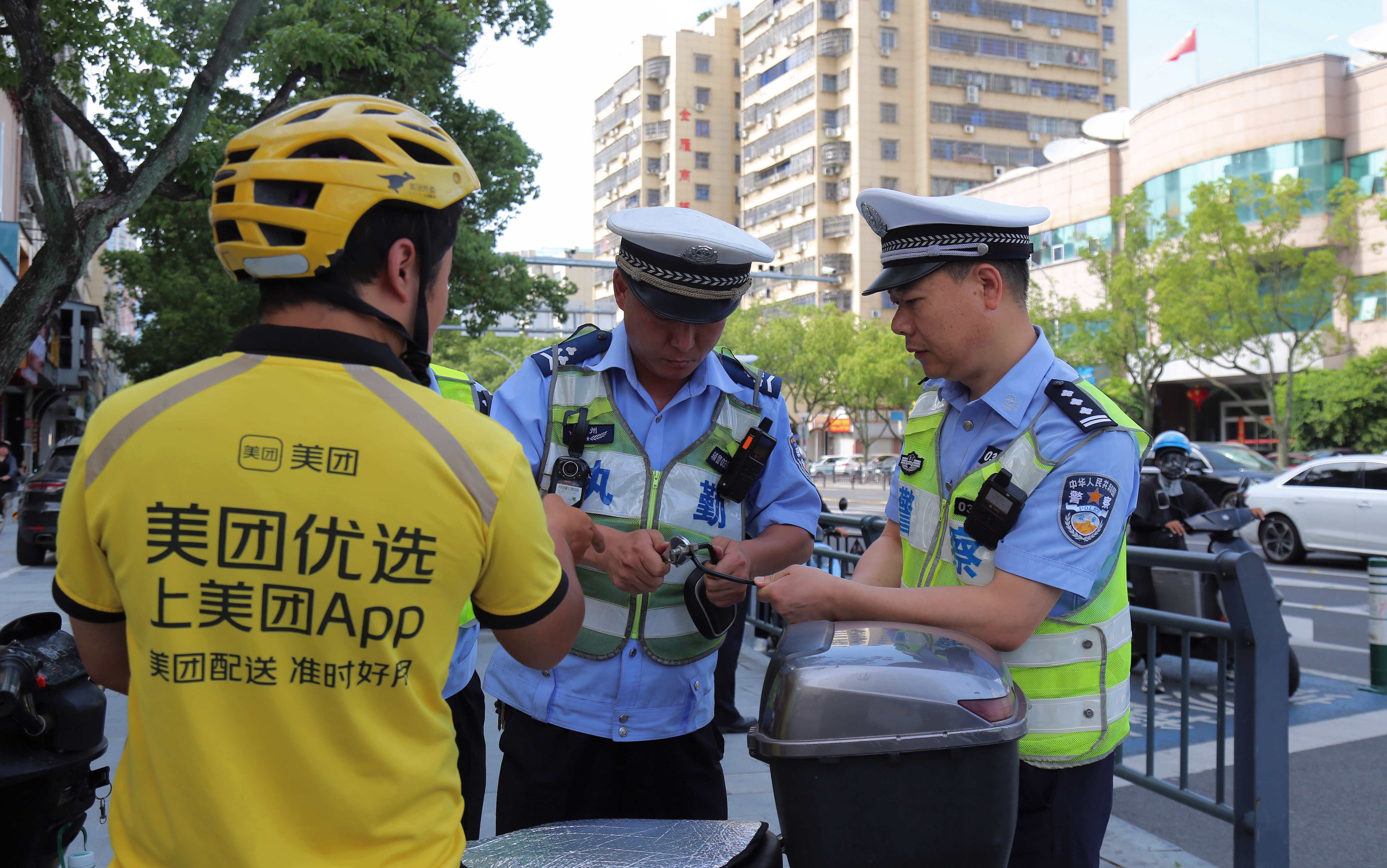 现场照片 (2).jpg 现场照片 (2).jpg