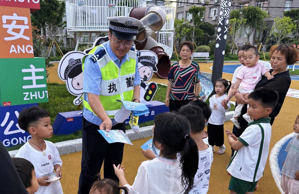 暑期主题宣传 (1).jpg 暑期主题宣传 (1).jpg