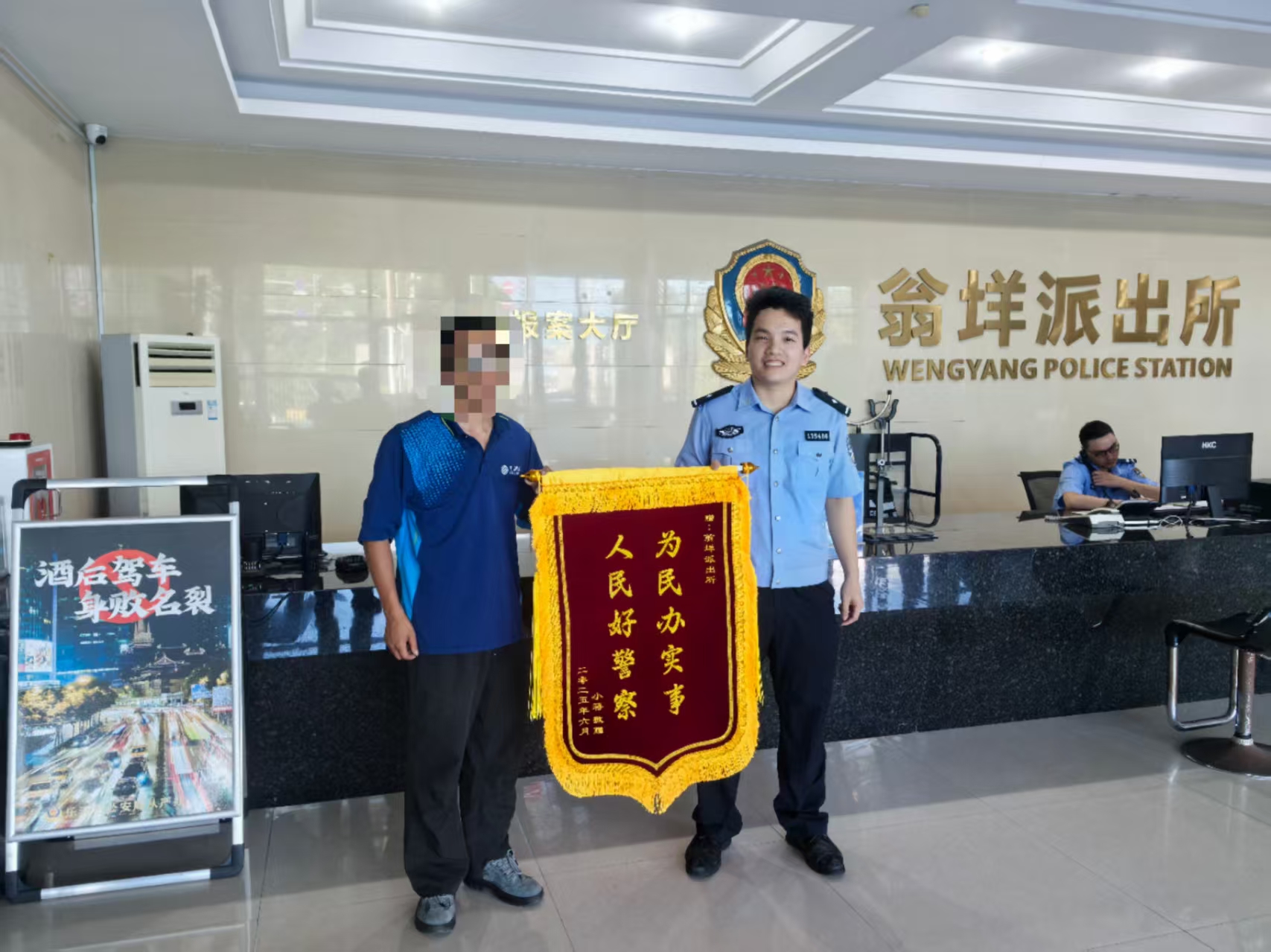 浙江乐清：“潜伏”4年的社区守护者 首面锦旗背后的24小时闪电战
