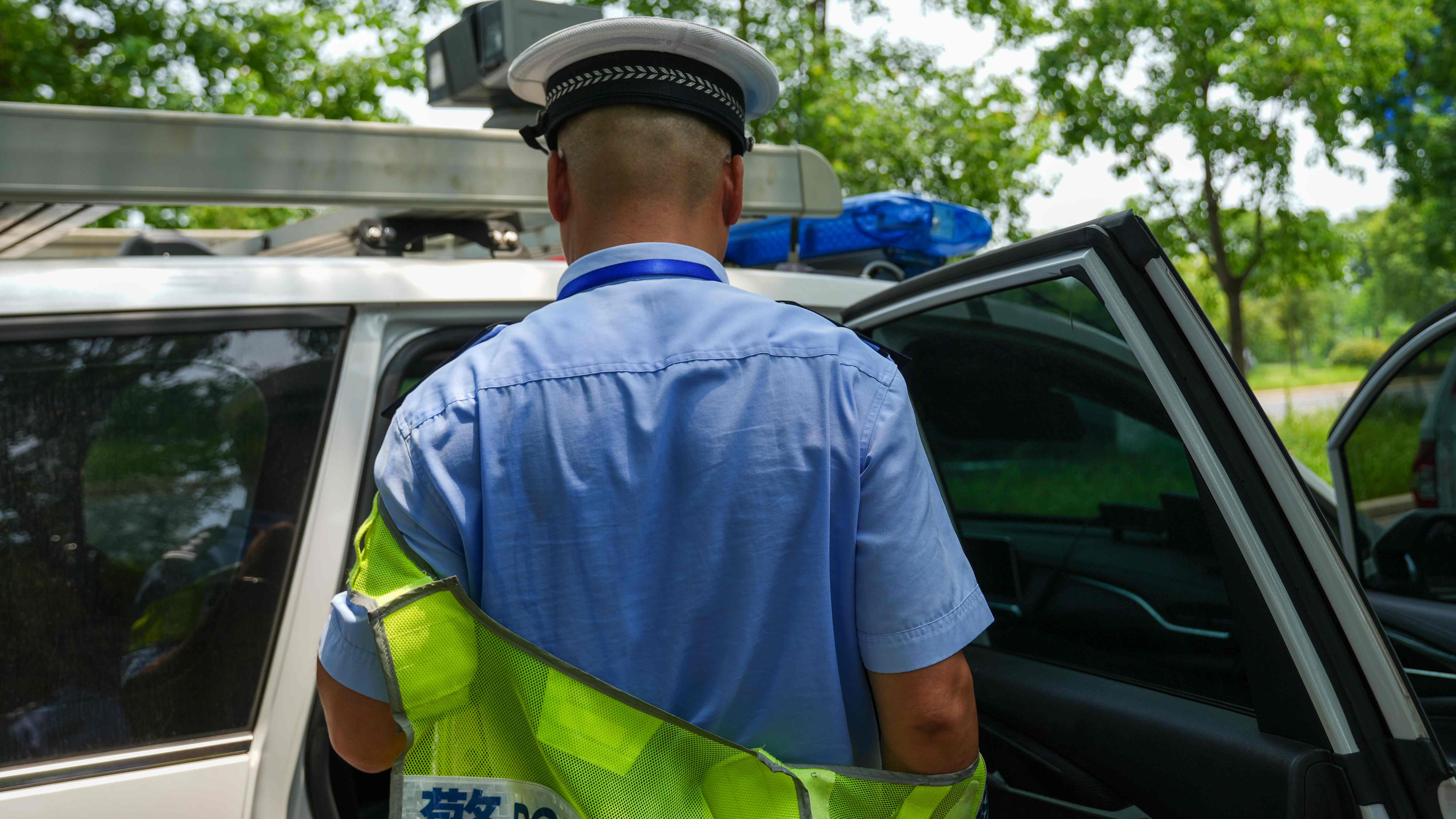 浙江兰溪交警：多维发力织密夏季交通安全网