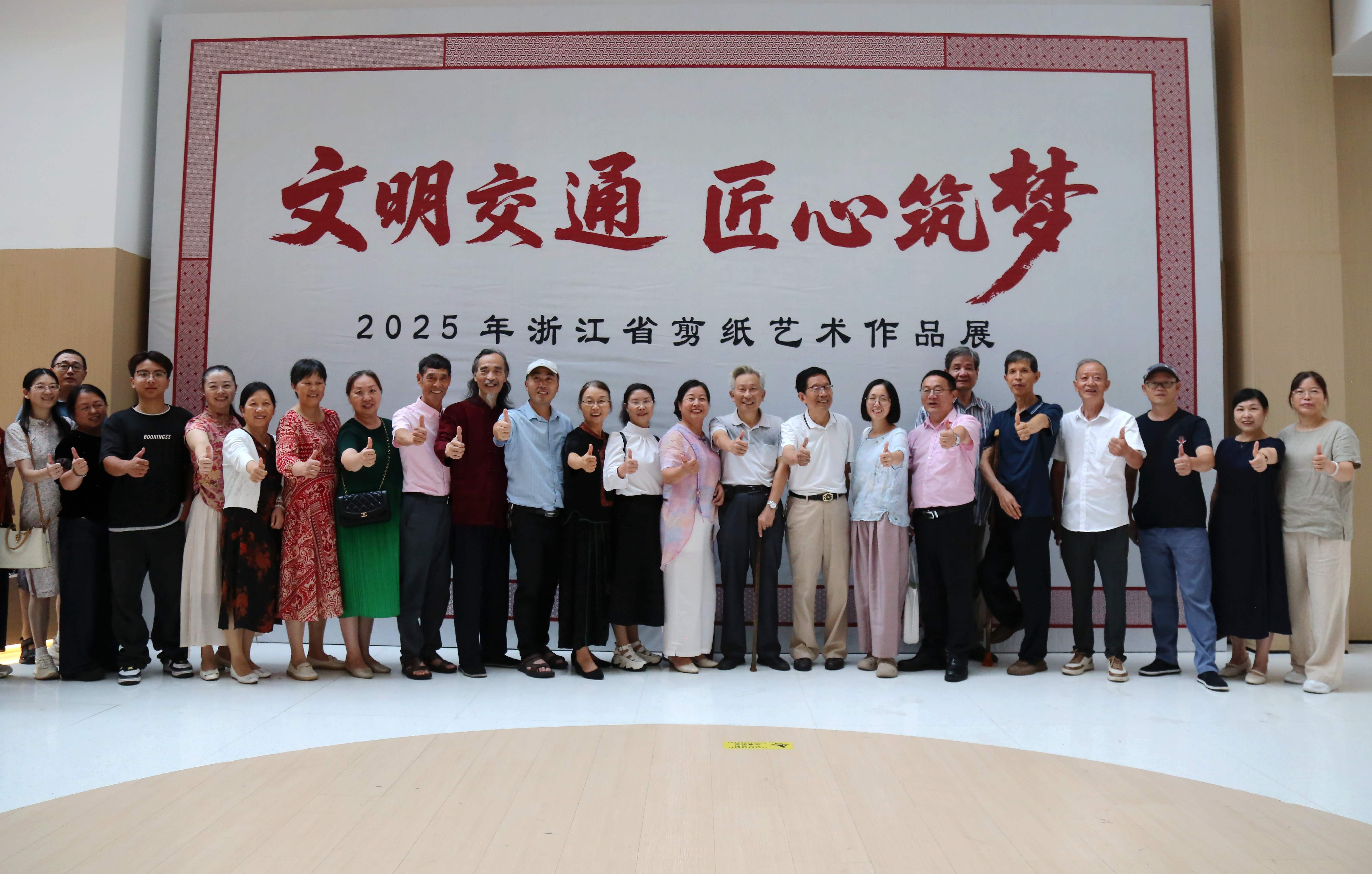 艺术家们合影.jpg 艺术家们合影.jpg