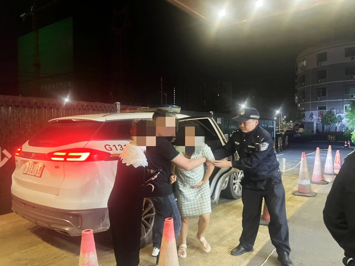 送孕妇前往医院.JPG