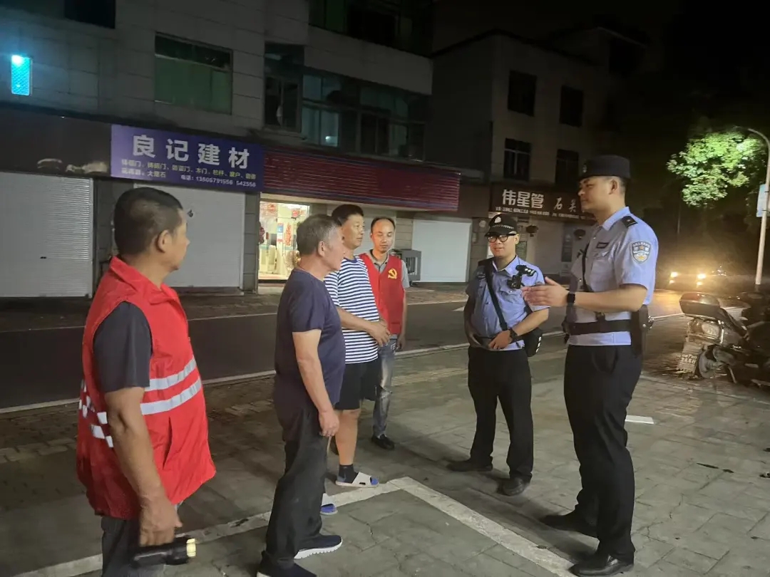 听民声解民忧.jpg 听民声解民忧.jpg