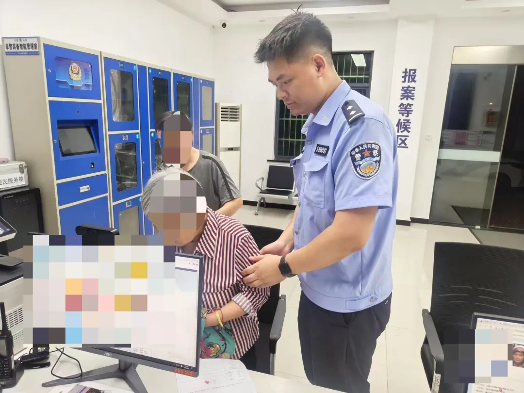 救助老人.jpg 救助老人.jpg