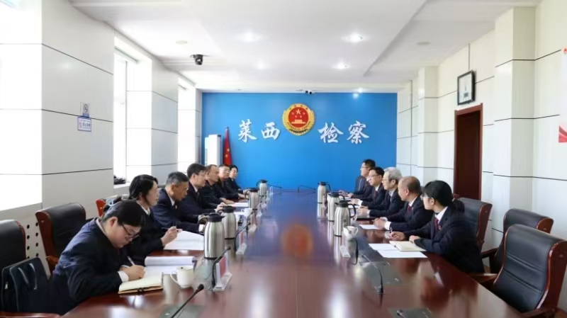 山东青岛：莱西市检察院守护铁路运行安全获赠锦旗